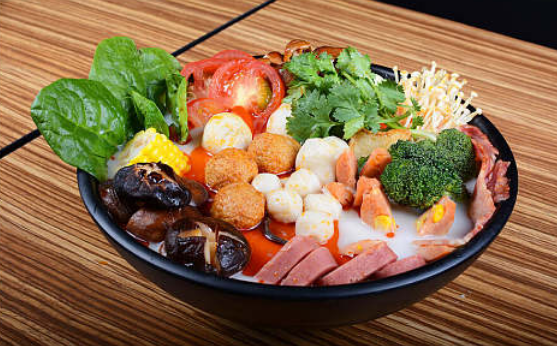 青島麻辣燙店加盟費大概要多少錢?【15萬投資詳細預(yù)算表】