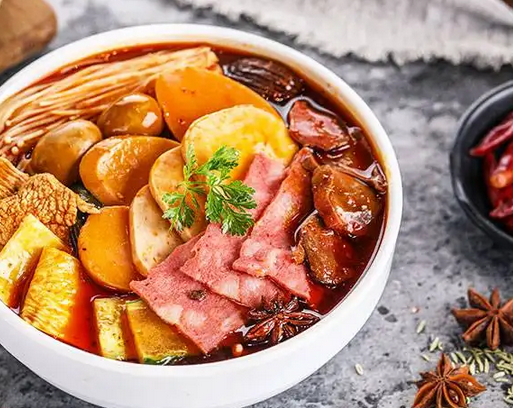開個(gè)麻辣燙店一年利潤(rùn)能賺多少錢？開店4年輕松還債10萬(wàn)成功經(jīng)驗(yàn)