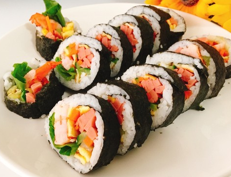 在深圳開回轉(zhuǎn)壽司店一年能掙多少錢?我的店年賺數(shù)給100萬都不賣
