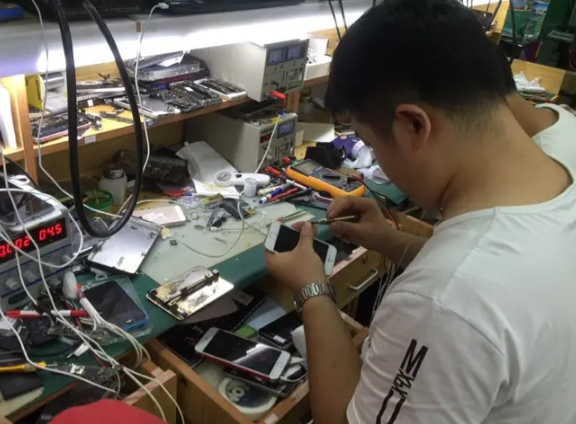 深圳手機維修店一年利潤能賺多少錢?我的店年賺數(shù)給100萬都不賣