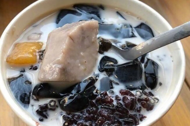 燒仙草店加盟好還是自己做品牌好？開店3年6大賺錢經(jīng)驗