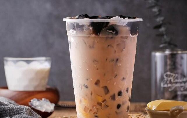 2023年開個(gè)奶茶店投資費(fèi)用要多少錢？一年的純利潤能賺多少錢？