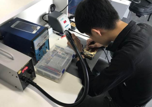 手機(jī)維修加盟店品牌排行揭曉，這些加盟品牌值得一試！