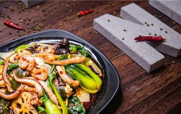 如何加盟麻辣燙店？了解條件和要求，決定普通人能否加盟