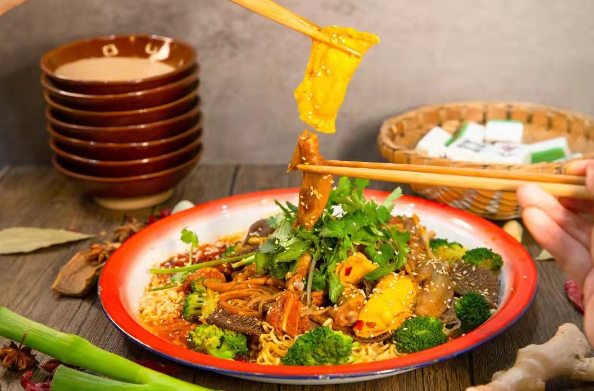 如何通過麻辣燙網(wǎng)店加盟賺錢？