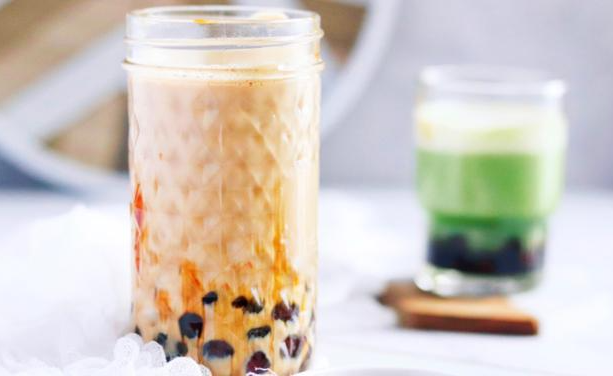 奶茶店加盟要多少費(fèi)用呢？成本不止設(shè)備和材料！
