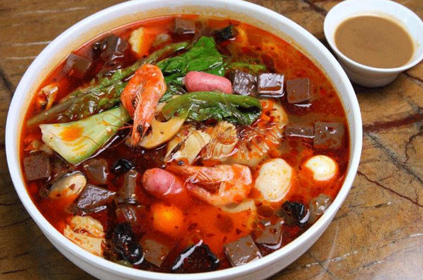 火爆市場(chǎng)的麻辣燙加盟店，真的能輕松賺大錢嗎？