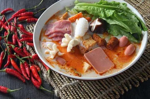 麻辣燙加盟要求高不高？麻辣燙加盟創(chuàng)業(yè)必知要點(diǎn)！