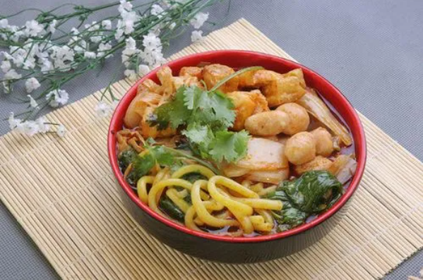 麻辣燙加盟要求高不高？麻辣燙加盟創(chuàng)業(yè)必知要點(diǎn)！