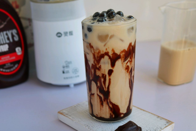 奶茶店加盟還是自己開店？創(chuàng)業(yè)路上應(yīng)該怎么走？