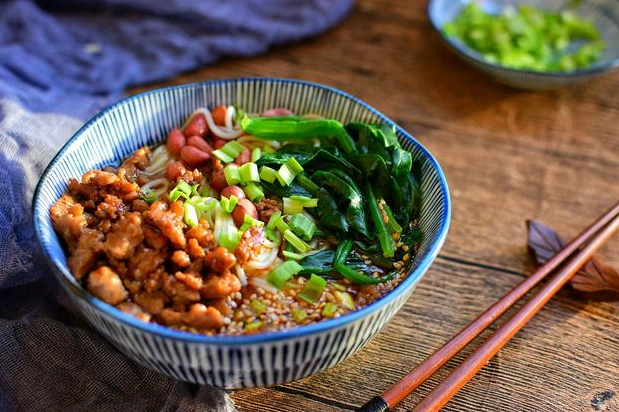揭秘開設重慶小面面館的加盟費用及創(chuàng)業(yè)指南