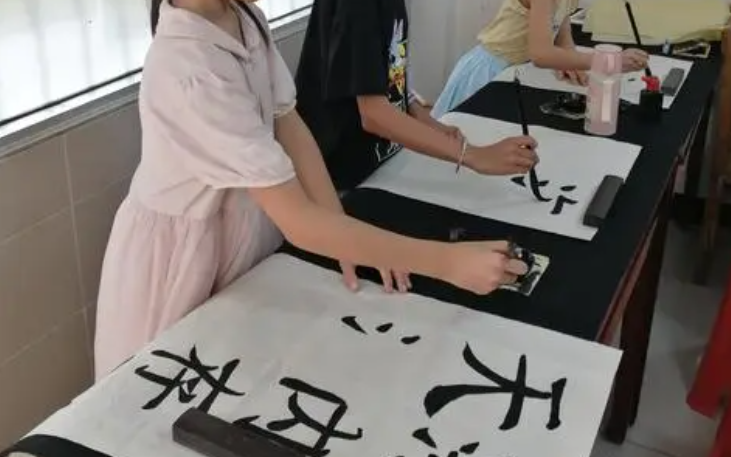 書法練字班加盟多少錢一年？探尋年度收益與成本
