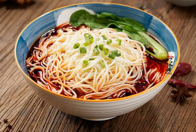 開一家重慶小面店加盟，打造經(jīng)典美食傳承與創(chuàng)新融合的美味天地