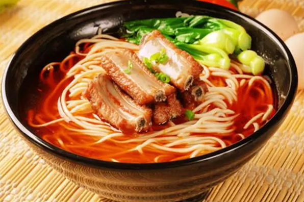 重慶小面加盟條件要求是什么？創(chuàng)業(yè)之選，無限商機等你來！