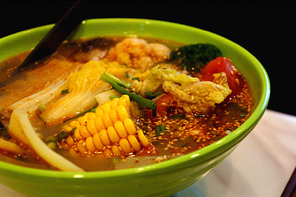 開設(shè)麻辣燙加盟店：探索美食創(chuàng)業(yè)的利與弊